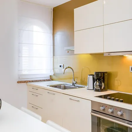 Daisy In A Quiet Location