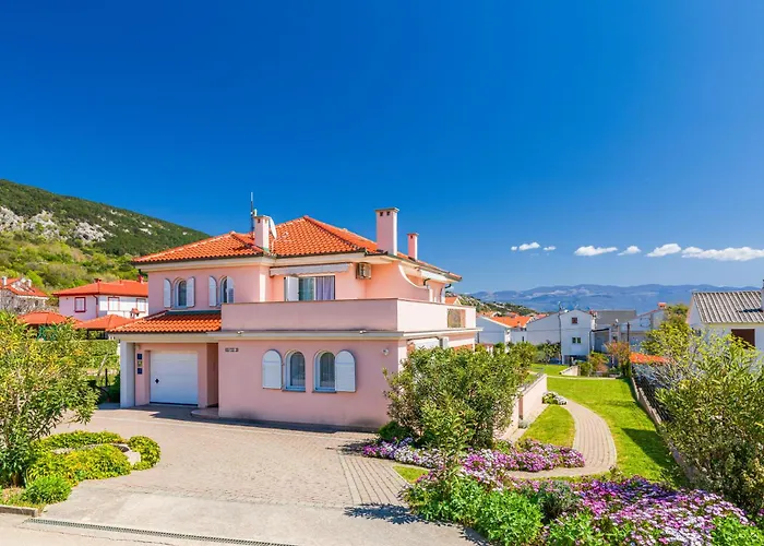 Daisy In A Quiet Location