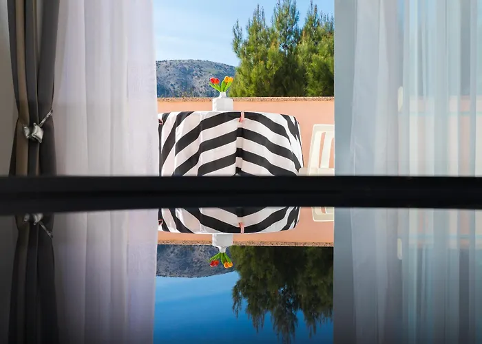 Daisy In A Quiet Location * Baška