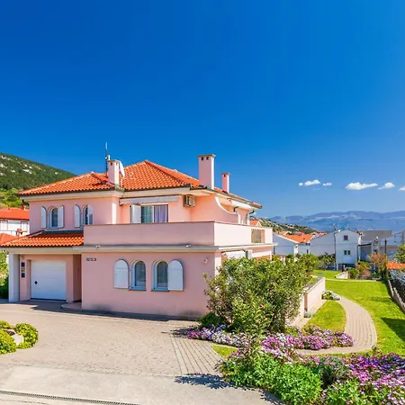 Daisy In A Quiet Location