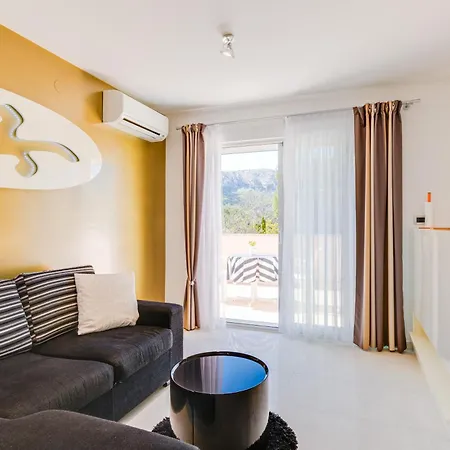 Daisy In A Quiet Location